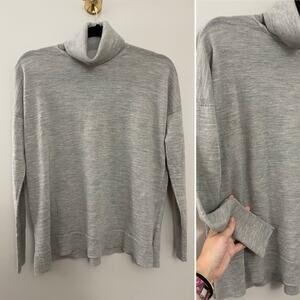 J. Crew Classic Gray Minimalist 100% Merino Wool Boxy‎ Turtleneck Sweater XS/S